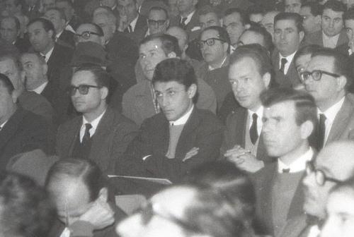 10  bis    1966 XI CONGRESSO  ANTONIO BASSOLINO IN PLATEA