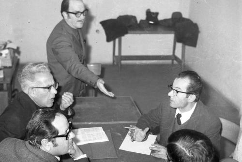 1972  13 CONGRESSO FEDERAZIONE  15 ANTONIO COZZOLINO DISCUTE ANIMATAMENTE
