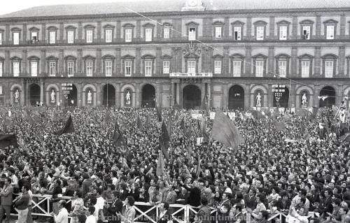 1975-1-GIUGNO-ENRICO-BERLINGUER-A-PIAZZA-PLEBISCITO-6