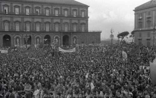 1975-1-GIUGNO-ENRICO-BERLINGUER-A-PIAZZA-PLEBISCITO-9