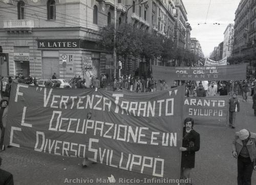 1975-12-DICEMBRE-11