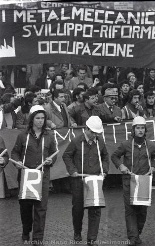 1975-12-DICEMBRE-17