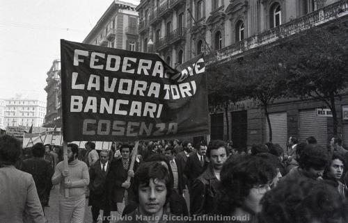 1975-12-DICEMBRE-19