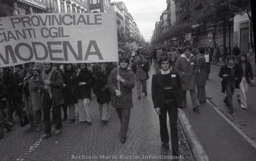 1975-12-DICEMBRE-27