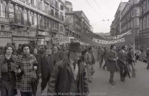 1975-12-DICEMBRE-29