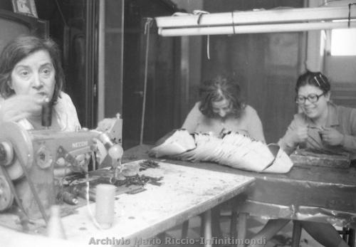 1975-DONNE-LAVORO-A-DOMICILIO-2